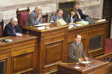 Για ανάγκη συστράτευσης των πολιτικών δυνάμεων στα εθνικά θέματα μίλησε ο Καραμανλής