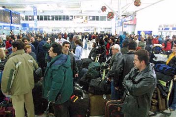 Υψηλότερες αποζημιώσεις προς τους επιβάτες των αερομεταφορέων προτείνει η Κομισιόν