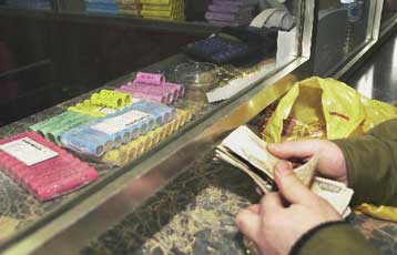 Στα 7,5 τρισ. δραχμές ανήλθαν τα χρέη των νοικοκυριών τον Οκτώβριο