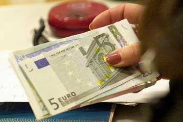 Αισιοδοξία στην ευρωζώνη για την κυκλοφορία του ευρώ