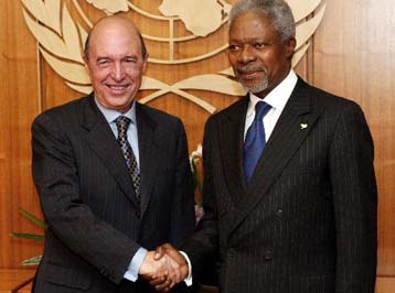 Το Κυπριακό επί τάπητος στη συνάντηση Σημίτη-Ανάν στην έδρα του ΟΗΕ