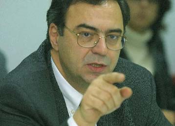 Στο 2,6% ο ρυθμός ανάπτυξης της ελληνικής οικονομίας το 2002, εκτιμά η CSFB