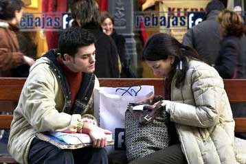 Το ευρώ δεν προκαλεί άνοδο των τιμών, τονίζει η Κομισιόν