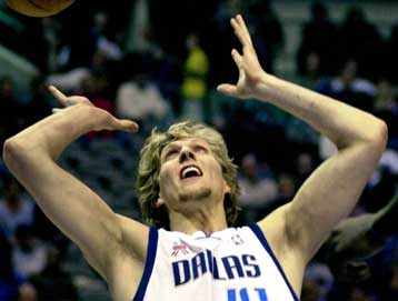 Ο Γερμανός άσος οδηγεί τους Mavericks από νίκη σε νίκη