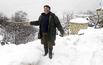 Περιοδεία του προέδρου της ΝΔ στις πληγείσες περιοχές της Κρήτης