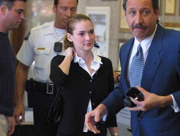 Στο εδώλιο του κατηγορουμένου η Γουινόνα Ράιντερ για την υπόθεση κλοπής ρούχων