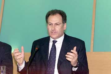 «Αθλιότητες» χαρακτήρισε η κυβέρνηση όσα αναφέρονται στην έκθεση για την τρομοκρατία