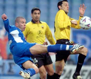 Μεγάλη νίκη του Ηρακλή, 3-2 την ΑΕΚ, «δώρο» στον Ολυμπιακό