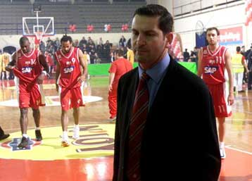 Ανέλαβε την ευθύνη της ήττας από την ΑΕΚ ο Ηλίας Ζούρος