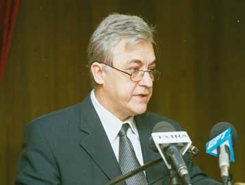 Ριζικές αλλαγές στα δημόσια νοσοκομεία εντός του 2002 υπόσχεται ο υπουργός Υγείας