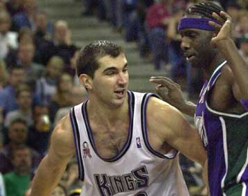 Ο Στογιάκοβιτς οδήγησε τους Kings στη νίκη επί των Suns (103-100)