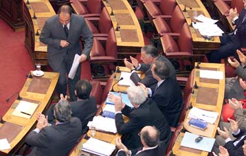 Τη σύσταση εξεταστικής επιτροπής για τις ελληνοποιήσεις ζητά η ΝΔ