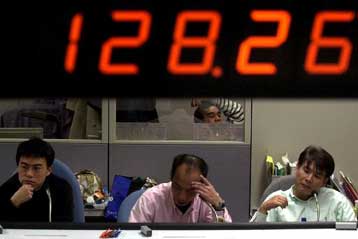 Πιέσεις στο δολάριο μετά την ομιλία Γκρίνσπαν για την αμερικανική οικονομία