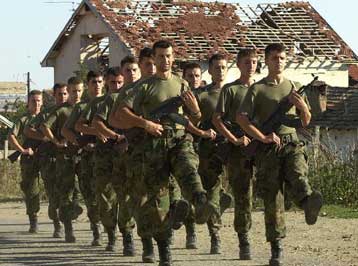 Αλβανοί αντάρτες απειλούν με επανέναρξη των συγκρούσεων στην ΠΓΔΜ