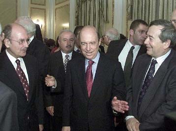 Δικαστικούς και ακαδημαϊκούς δεξιώθηκε ο Κ.Στεφανόπουλος στο Προεδρικό Μέγαρο