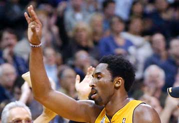 Mε 56 πόντους, ο Κόμπε οδήγησε τους Lakers στη μεγάλη νίκη επί των Grizzlies