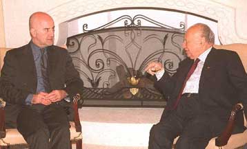 Συνάντηση Κληρίδη-Ντε Σότο μία ημέρα πριν από την έναρξη των απευθείας συνομιλιών