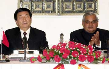 Ινδία και Κίνα ανακαλύπτουν τα συμφέροντά τους και αφήνουν πίσω τις διαφορές τους