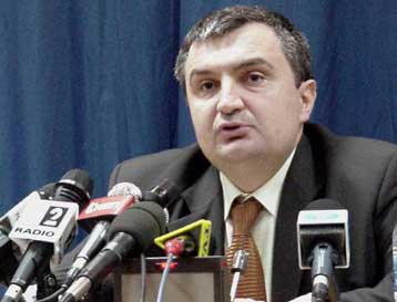 Aνασχηματισμό εκ βάθρων προανήγγειλε ο Μέτα υπό το βάρος της πολιτική κρίσης