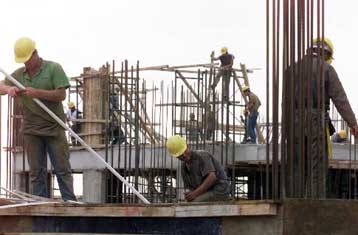 Αύξηση 15,7% σημείωσε η οικοδομική δραστηριότητα στο οκτάμηνο του 2001