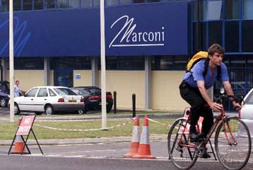 Απολύσεις 4.000 εργαζομένων ανακοίνωσε η Marconi – Δεν αναμένει ανάκαμψη το 2002