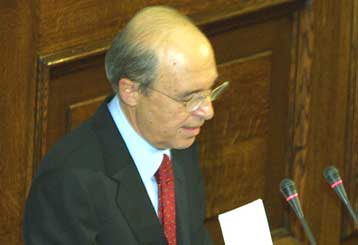 Μπορούμε να οργανώσουμε «ξεχωριστούς» Ολυμπιακούς Αγώνες, τόνισε στη Βουλή ο Σημίτης