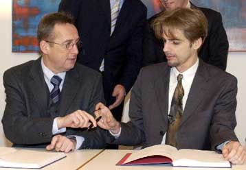 Συμφωνία κυβερνητικής συνεργασίας υπέγραψαν στη Γερμανία SPD και πρώην κομμουνιστές