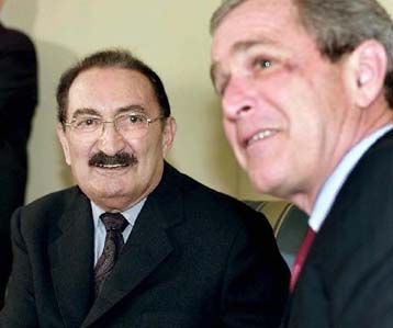 Οι συνομιλίες Κληρίδη-Ντενκτάς απασχόλησαν Μπους και Ετζεβίτ