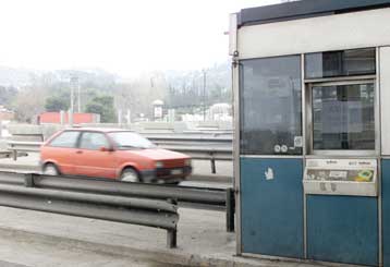 Συνεχίζουν την απεργία τους οι εργαζόμενοι στα διόδια