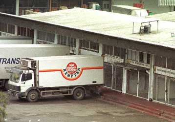 Καμία απειλή για τη δημόσια υγεία από την κρεαταγορά Ρέντη, διαβεβαιώνει η κυβέρνηση