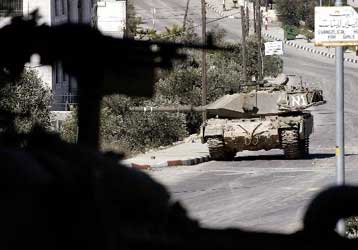 Το Ισραήλ ανατίναξε το κτίριο όπου στεγάζεται το παλαιστινιακό ραδιόφωνο