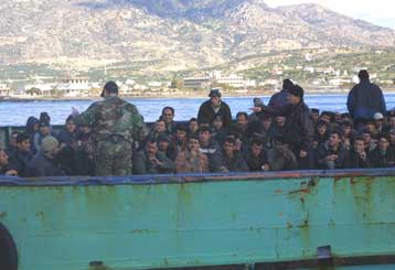 Στη Μυτιλήνη οδηγούνται οι 130 λαθρομετανάστες