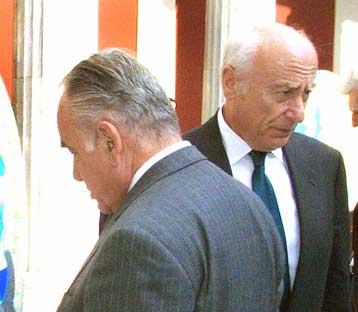 Η κυβέρνηση δεν σχολίασε τη ματαίωση της συγχώνευσης – Δεν υπάρχει θέμα παραίτησης Καρατζά