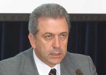 «Ρίχνει το γάντι» στην Μπακογιάννη ο Αβραμόπουλος – Αυτόνομο το ΚΕΠ στις βουλευτικές