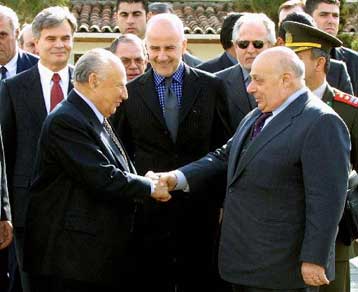 Συνάντηση Κληρίδη – Ντενκτάς τη Δευτέρα με αντικείμενο την κατανομή των εξουσιών