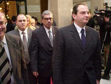 Μετωπική επίθεση Καραμανλή κατά της κυβέρνησης με αφορμή το «διαζύγιο» ΕΤΕ – Alpha