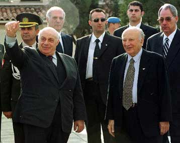 Η πρόταση για εκ περιτροπής προεδρία «κλειδί» στις συνομιλίες Κληρίδη – Ντενκτάς