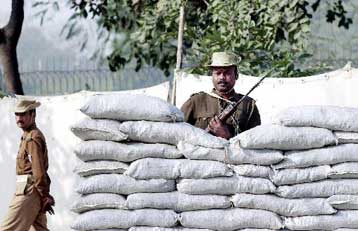 Το Ισλαμαμπάντ κατηγορεί ο Ινδός υπουργός Εσωτερικών για την επίθεση στην Καλκούτα