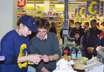 Αυξήθηκαν οι καταναλωτικές δαπάνες στη Γαλλία το Δεκέμβριο