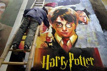 Χάρι Πότερ και Μπρίτζετ Τζόουνς εκτοξεύουν στα ύψη τις πωλήσεις βιβλίων στη Βρετανία