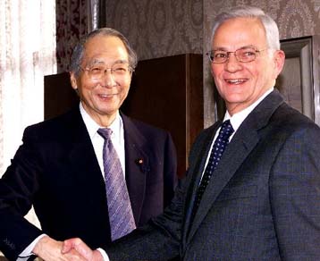 Σε χαμηλό τριετίας υποχωρεί το γεν με την «ανοχή» των ΗΠΑ