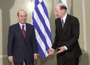 Ξεκίνησαν οι επαφές του πρωθυπουργού στη Σόφια – Παρών στην ορκωμοσία Παρβάνοφ