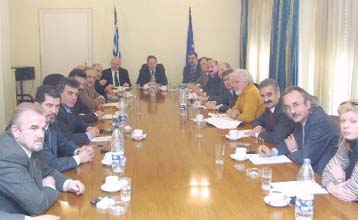 Μετάθεση των νομαρχιακών εκλογών για το 2004 ζητά η ΕΝΑΕ από τον Κ.Σκανδαλίδη