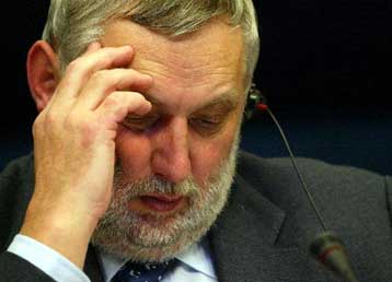 Δηλητηρίαση από σαλμονέλα έπαθε στην Αυστρία ο επίτροπος για τη γεωργία στην ΕΕ