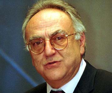 Τα βρήκαν ΟΤΕ και τρεις εταιρείες κινητής τηλεφωνίας για τα τέλη διασύνδεσης