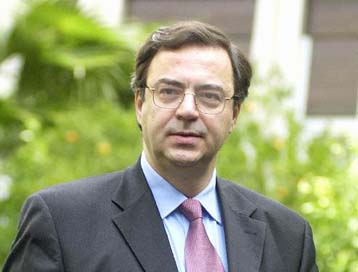 Σε πλήρη κατάργηση των τελών χαρτοσήμου προχωρά η κυβέρνηση