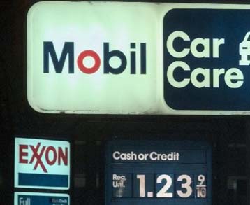 Μείωση 49% σημείωσαν τα κέρδη της Exxon Mobil το τέταρτο τρίμηνο του 2001
