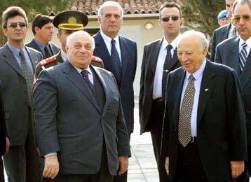 Επανέλαβε τις θέσεις του ο Ντενκτάς στην τρίτη συνάντηση με τον Κληρίδη