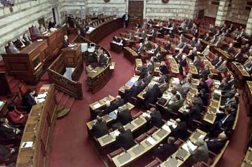 Ομοφωνία στη Βουλή για τα χημικά όπλα, διαφωνία για τη χρήση χημικών σε διαδηλώσεις