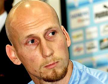 Τέσσερις και πέντε μήνες αποκλεισμός για Γκουαρντιόλα και Σταμ